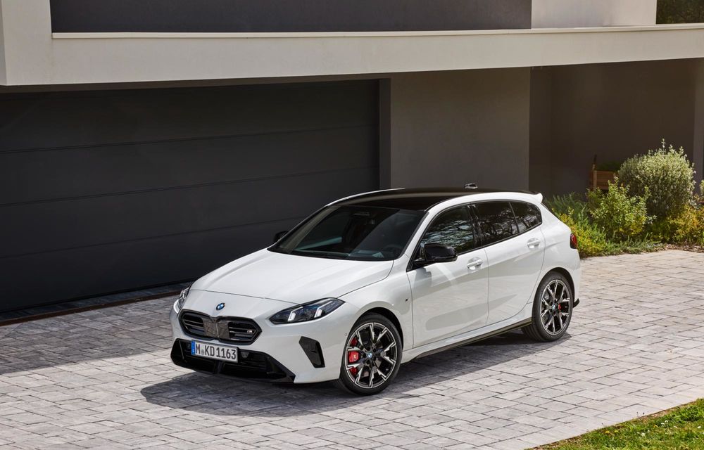 Noul BMW Seria 1 facelift: motorizări electrificate și, în premieră, plafon contrastant - Poza 57