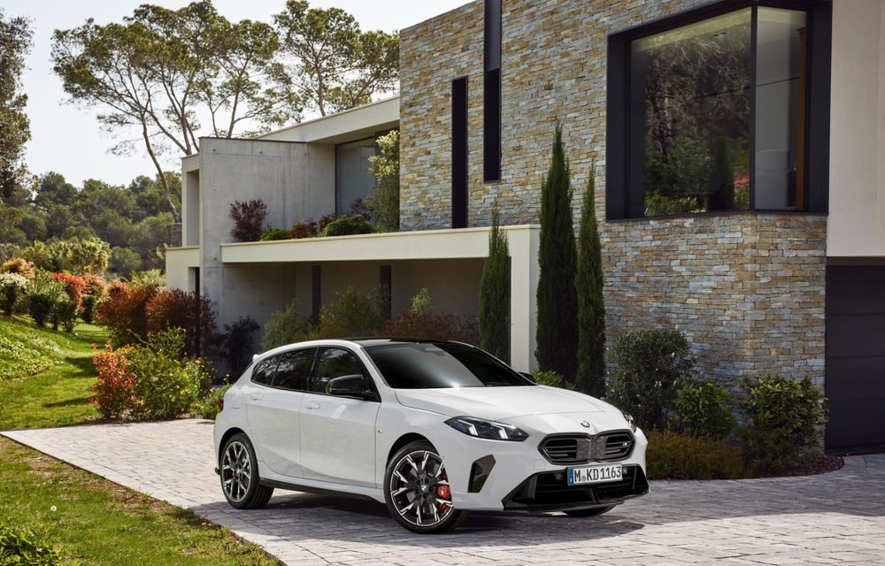 Noul BMW Seria 1 facelift: motorizări electrificate și, în premieră, plafon contrastant - Poza 59