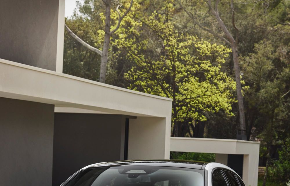 Noul BMW Seria 1 facelift: motorizări electrificate și, în premieră, plafon contrastant - Poza 68