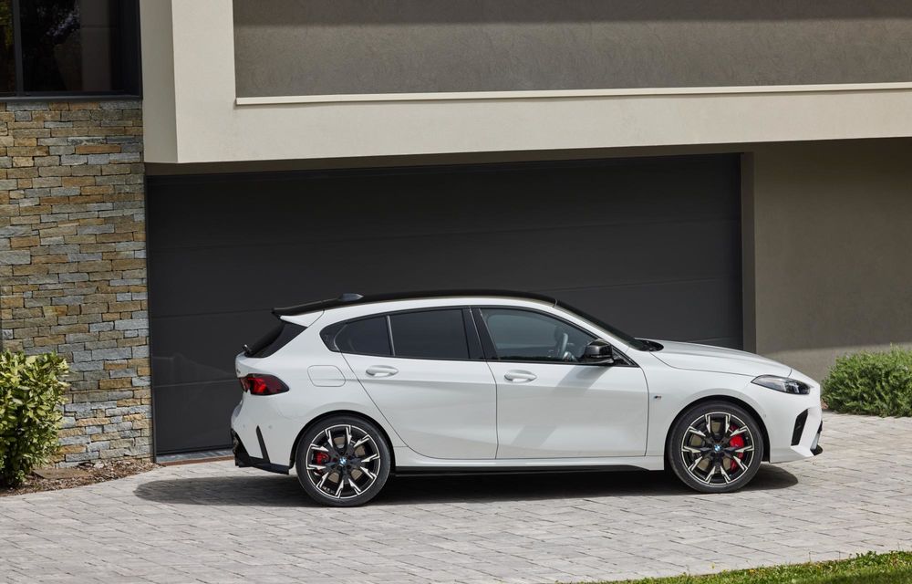 Noul BMW Seria 1 facelift: motorizări electrificate și, în premieră, plafon contrastant - Poza 69