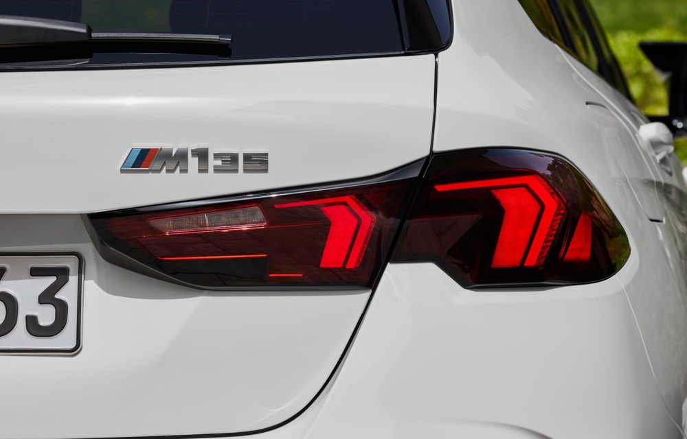 Noul BMW Seria 1 facelift: motorizări electrificate și, în premieră, plafon contrastant - Poza 74
