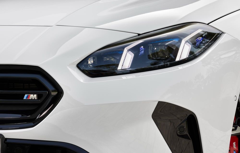 Noul BMW Seria 1 facelift: motorizări electrificate și, în premieră, plafon contrastant - Poza 78