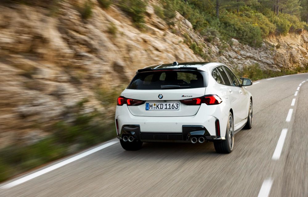 Noul BMW Seria 1 facelift: motorizări electrificate și, în premieră, plafon contrastant - Poza 91