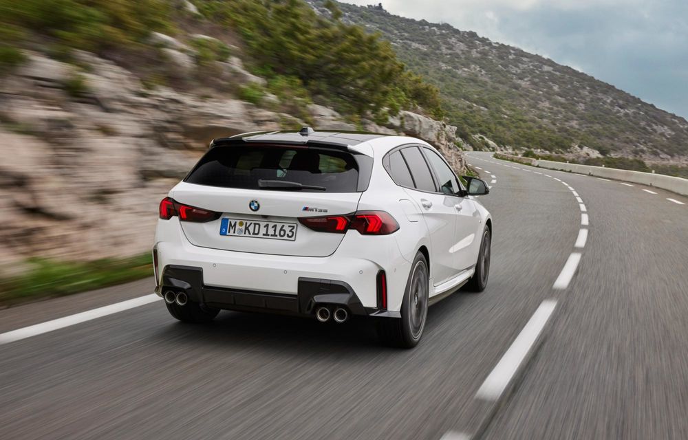 Noul BMW Seria 1 facelift: motorizări electrificate și, în premieră, plafon contrastant - Poza 110