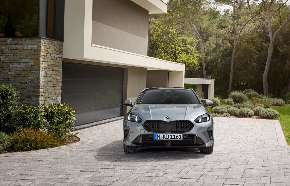 Noul BMW Seria 1 facelift: motorizări electrificate și, în premieră, plafon contrastant - Poza 123