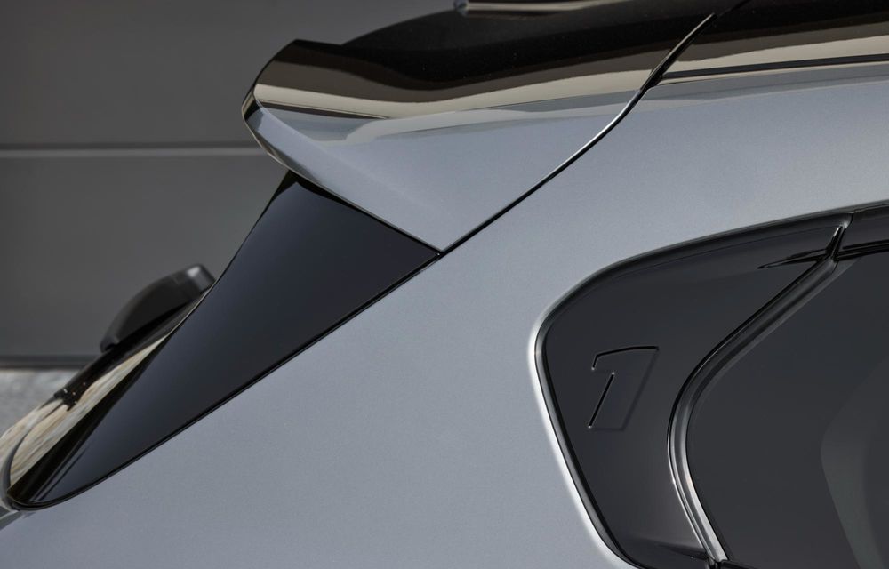 Noul BMW Seria 1 facelift: motorizări electrificate și, în premieră, plafon contrastant - Poza 128