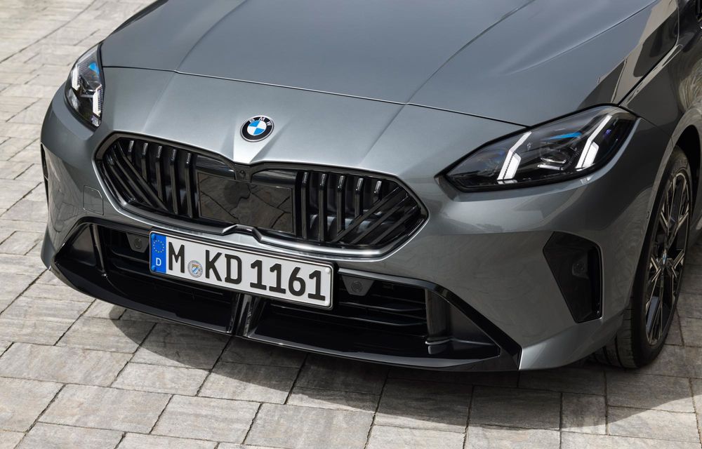 Noul BMW Seria 1 facelift: motorizări electrificate și, în premieră, plafon contrastant - Poza 130
