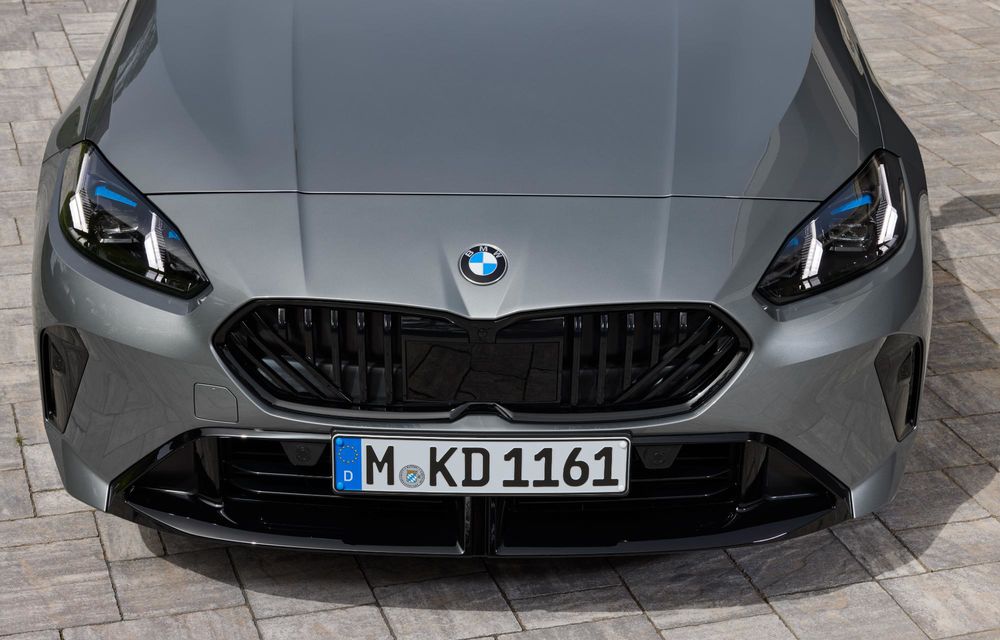 Noul BMW Seria 1 facelift: motorizări electrificate și, în premieră, plafon contrastant - Poza 131
