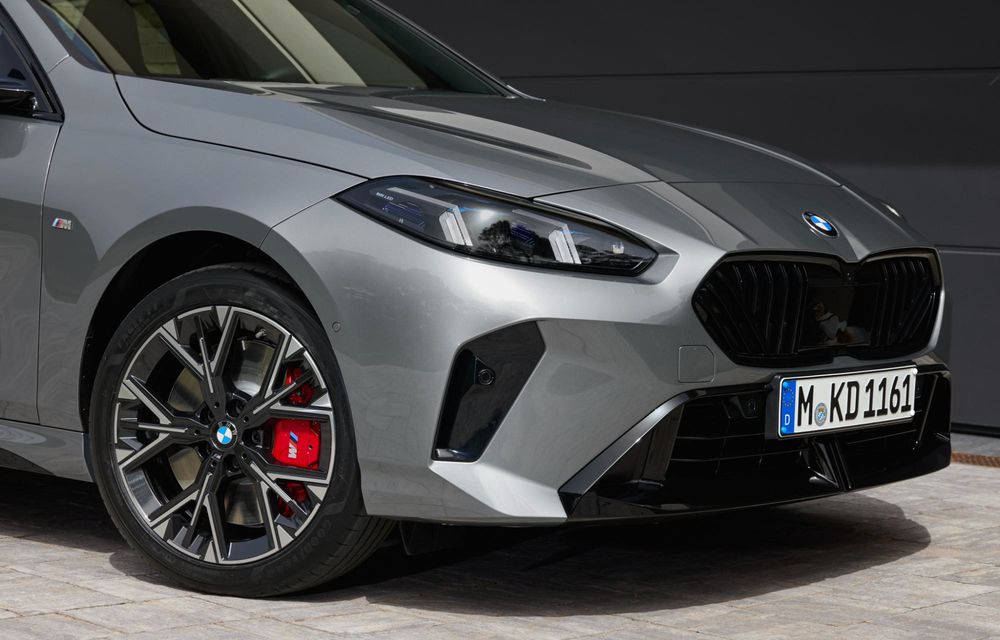 Noul BMW Seria 1 facelift: motorizări electrificate și, în premieră, plafon contrastant - Poza 132