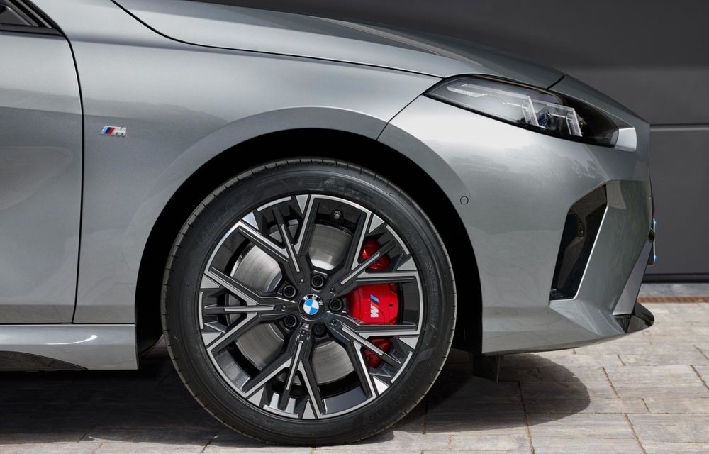 Noul BMW Seria 1 facelift: motorizări electrificate și, în premieră, plafon contrastant - Poza 134