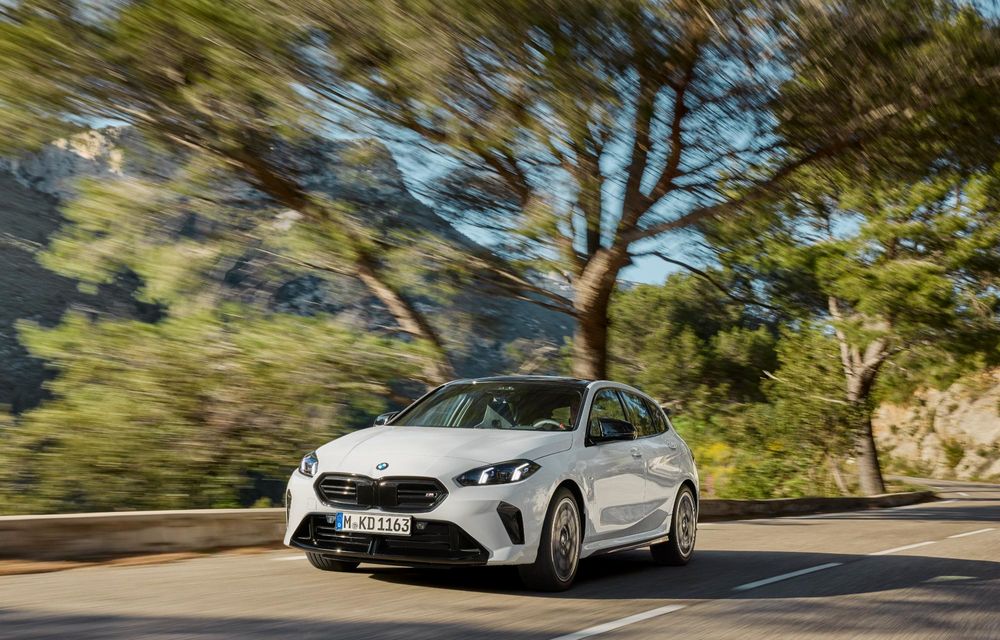 Noul BMW Seria 1 facelift: motorizări electrificate și, în premieră, plafon contrastant - Poza 103