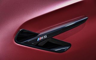 Imagine nouă cu viitorul BMW M5: va avea grilă dublă iluminată