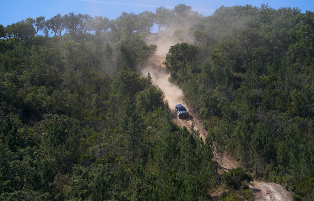 Acesta este noul Land Rover Defender OCTA: cel mai puternic Defender din istorie are 635 CP - Poza 41