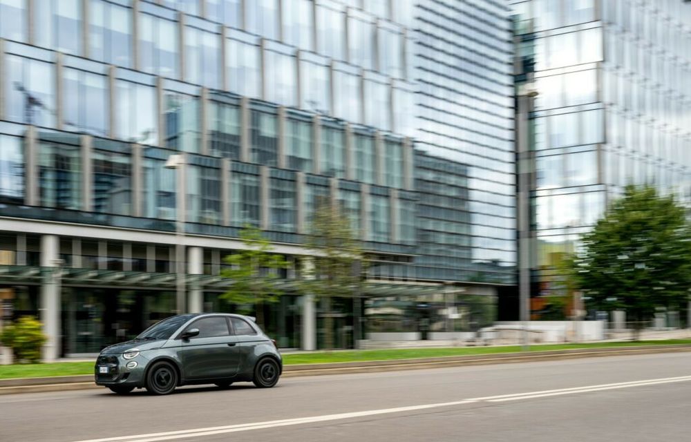 Ediție specială Giorgio Armani pentru Fiat 500e. Disponibilă în Europa - Poza 3