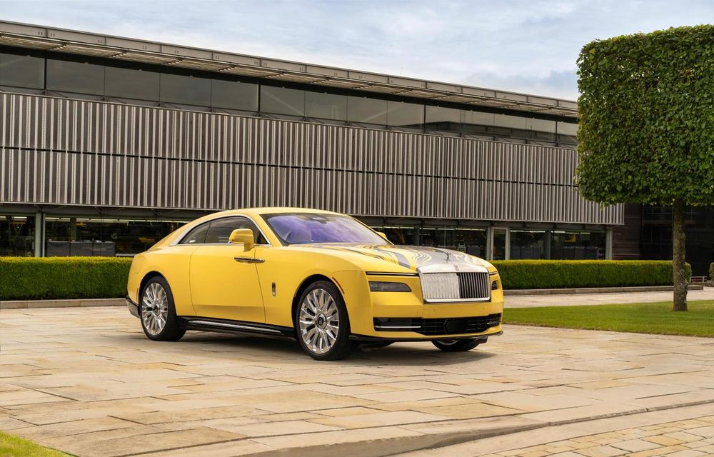 Noul exemplar unicat Rolls-Royce Spectre Semaphore: vopsea galbenă exclusivă și capotă cu grafică specială - Poza 1