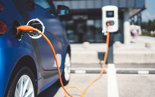 Record în China: mașinile electrice și PHEV, peste 50% din vânzări în luna iulie