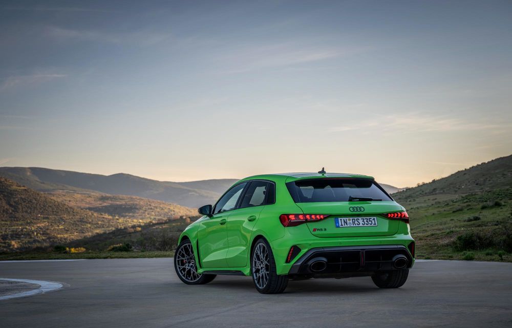 Audi prezintă noul RS 3 facelift: este deja cea mai rapidă compactă de pe Nurburgring - Poza 15