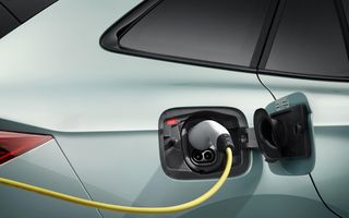 STUDIU: Mașinile electrice, mai scumpe cu 21% decât cele cu motoare termice