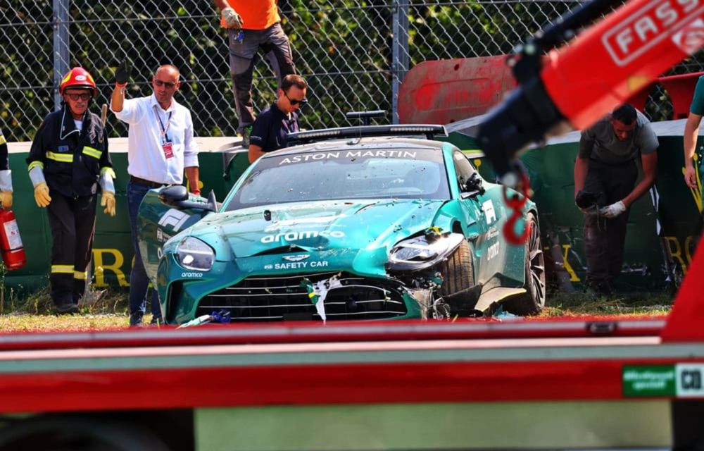 Safety Car-ul Formulei 1, implicat într-un accident bizar la Monza. Pilotul a scăpat fără răni - Poza 1