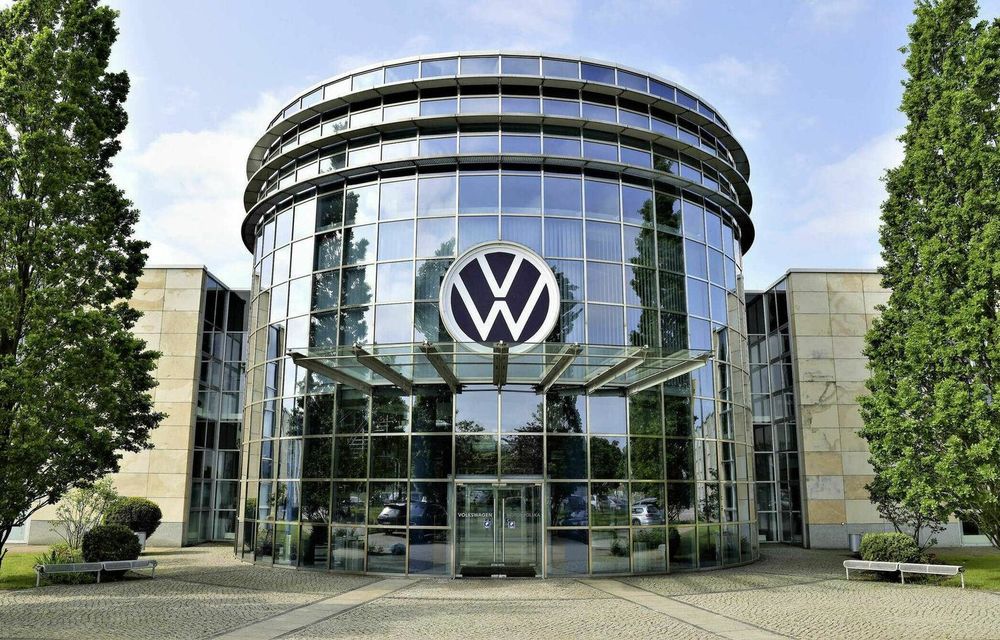 Volkswagen: directorul financiar anunță că producătorul german mai are maxim 2 ani pentru a se salva - Poza 1