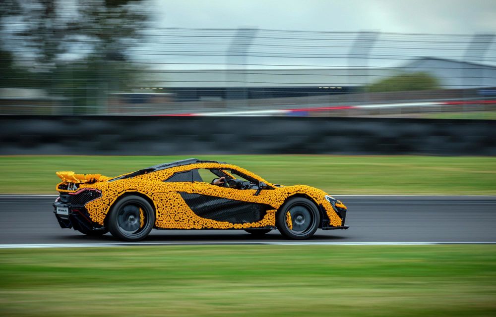 VIDEO: Lando Norris, la volanul unui McLaren P1 construit din Lego - Poza 5