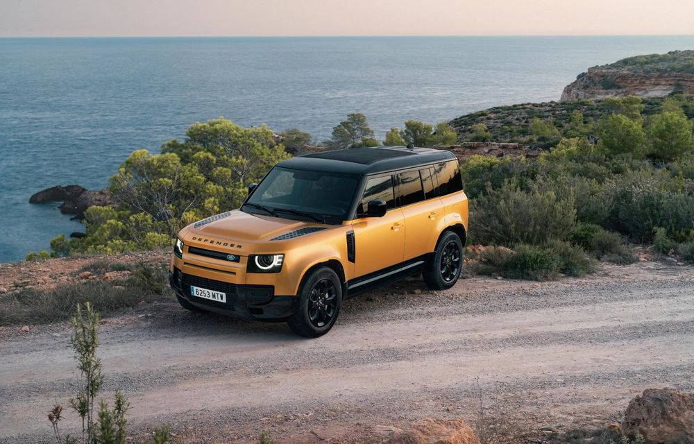 Land Rover lansează o ediție specială nouă pentru Defender, inspirată de atmosfera insulei Ibiza - Poza 1