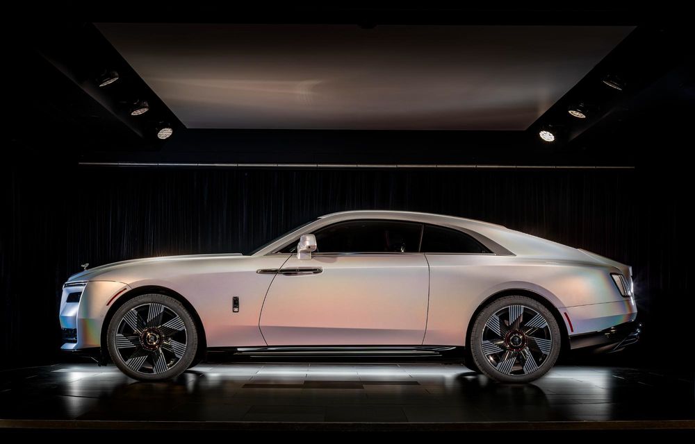 Exemplar unicat Rolls-Royce Spectre Lunaflair: dezvoltarea vopselei a durat un an - Poza 2