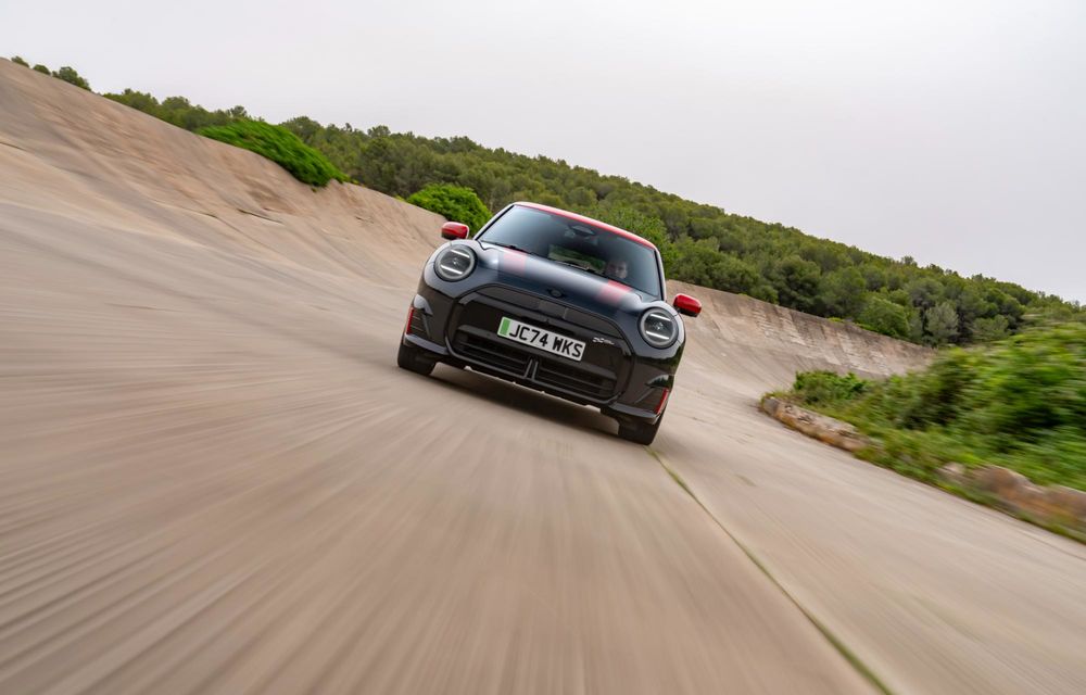 Noul Mini John Cooper Works electric: autonomie de 371 km - Poza 8