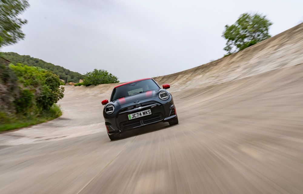 Noul Mini John Cooper Works electric: autonomie de 371 km - Poza 4