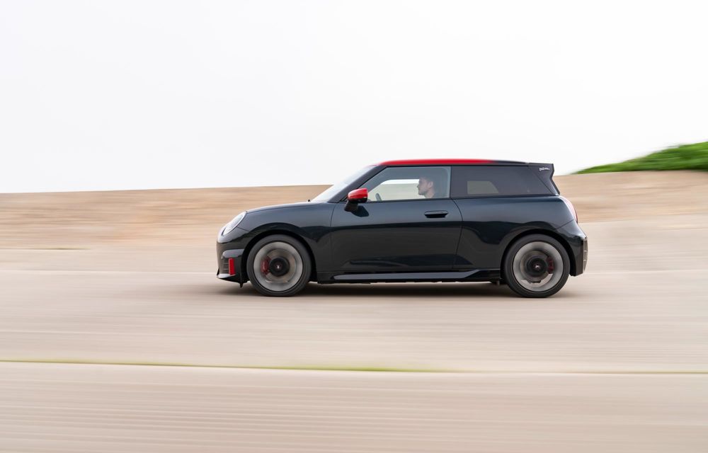 Noul Mini John Cooper Works electric: autonomie de 371 km - Poza 14