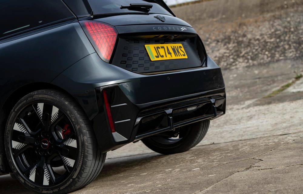 Noul Mini John Cooper Works electric: autonomie de 371 km - Poza 33