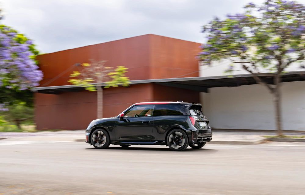 Noul Mini John Cooper Works electric: autonomie de 371 km - Poza 50