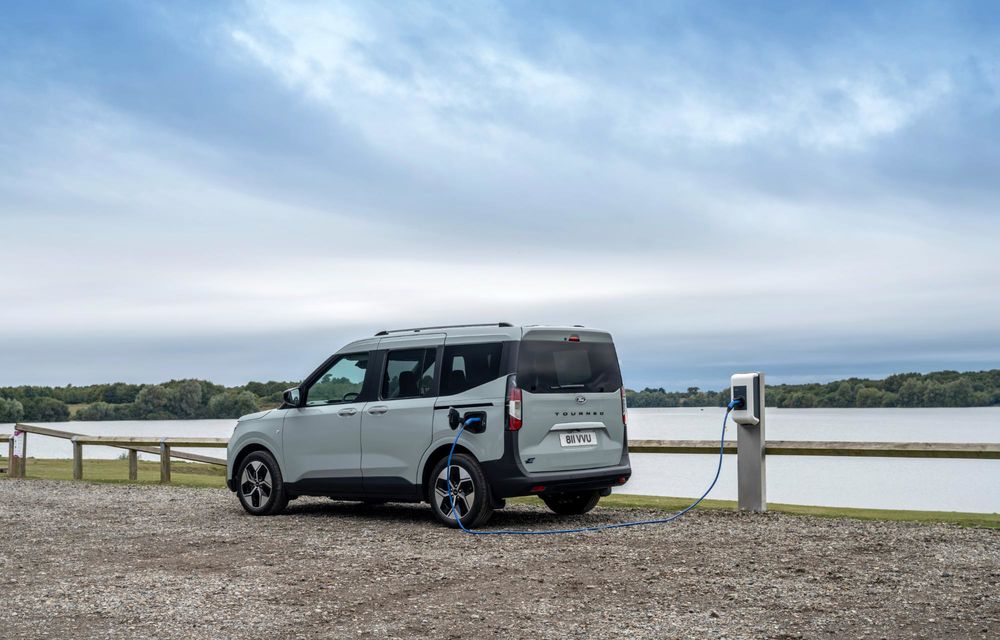 Ford va deschide comenzile pentru noul E-Tourneo Courier în noiembrie. Start de la 21.750 euro în România - Poza 21