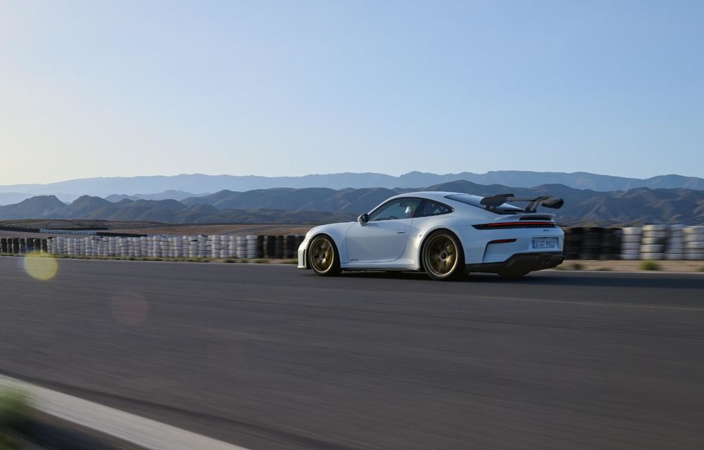 Noul Porsche 911 GT3 facelift: disponibil și în versiunea Touring Package - Poza 18