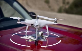 Ford: brevet pentru un serviciu de securitate bazat pe mașină și dronă