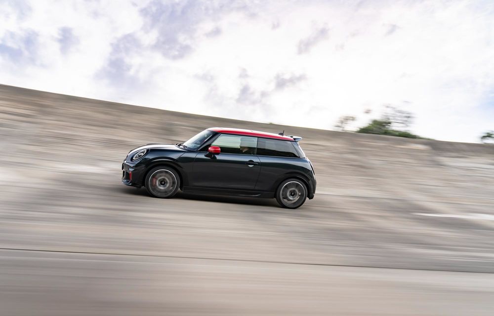 Noul Mini John Cooper Works cu motor pe benzină: dispare cutia manuală - Poza 15