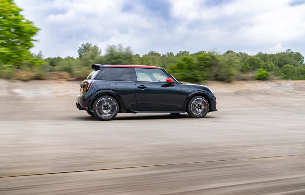 Noul Mini John Cooper Works cu motor pe benzină: dispare cutia manuală - Poza 16