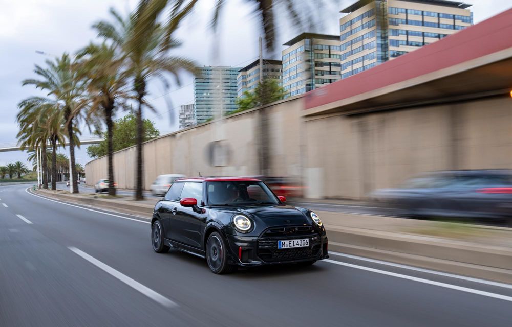 Noul Mini John Cooper Works cu motor pe benzină: dispare cutia manuală - Poza 22