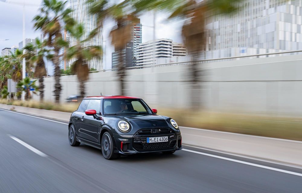 Noul Mini John Cooper Works cu motor pe benzină: dispare cutia manuală - Poza 23