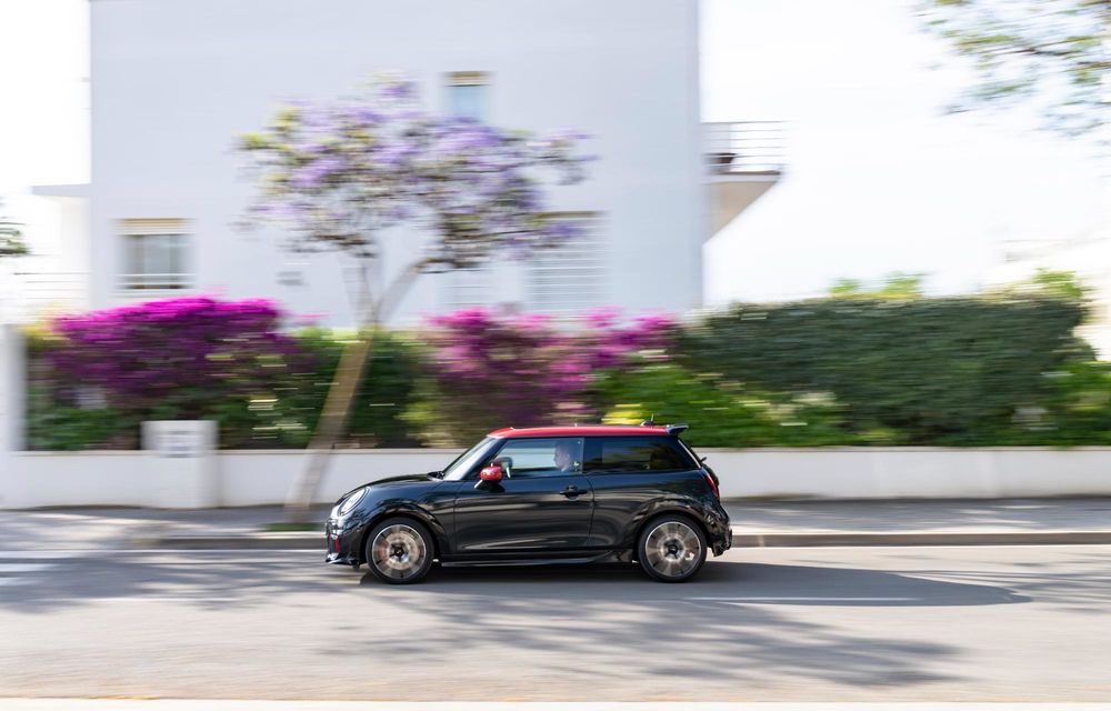 Noul Mini John Cooper Works cu motor pe benzină: dispare cutia manuală - Poza 32