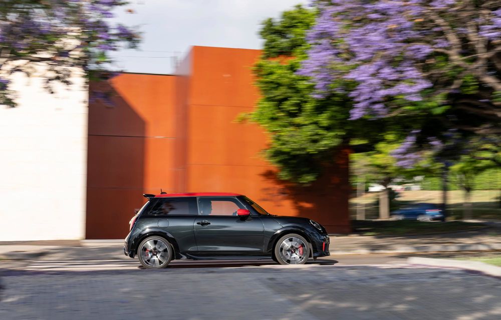 Noul Mini John Cooper Works cu motor pe benzină: dispare cutia manuală - Poza 35