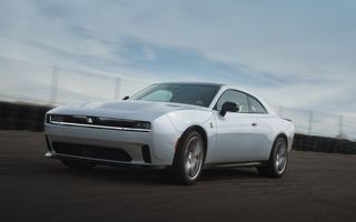 Dodge Charger electric va primi versiune cu baterie în stare solidă din 2026