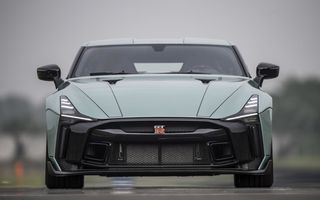 Nissan: un exemplar foarte rar GT-R50, scos la vânzare