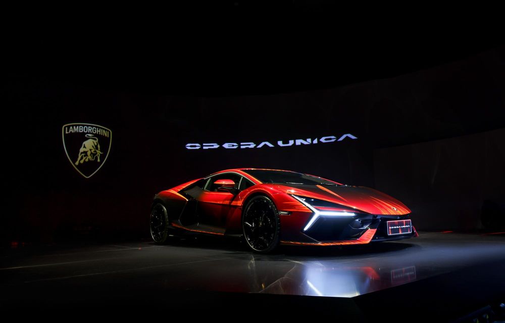 Exemplar unicat Lamborghini Revuelto Opera Unica: aplicarea vopselei a durat 480 de ore - Poza 9