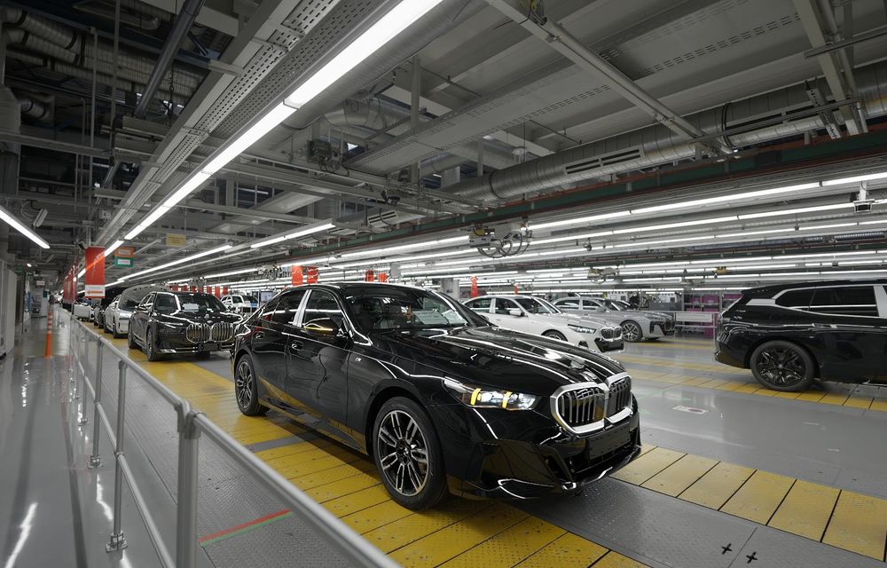 BMW: noile modele asamblate se conduc singure în interiorul fabricilor - Poza 2