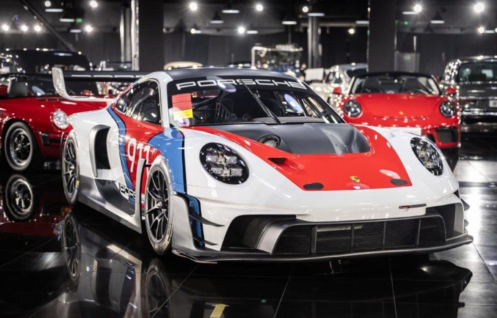 Porsche 911 GT3 R Rennsport, unul din 77 de exemplare produse, expus în Galeria Țiriac - Poza 2