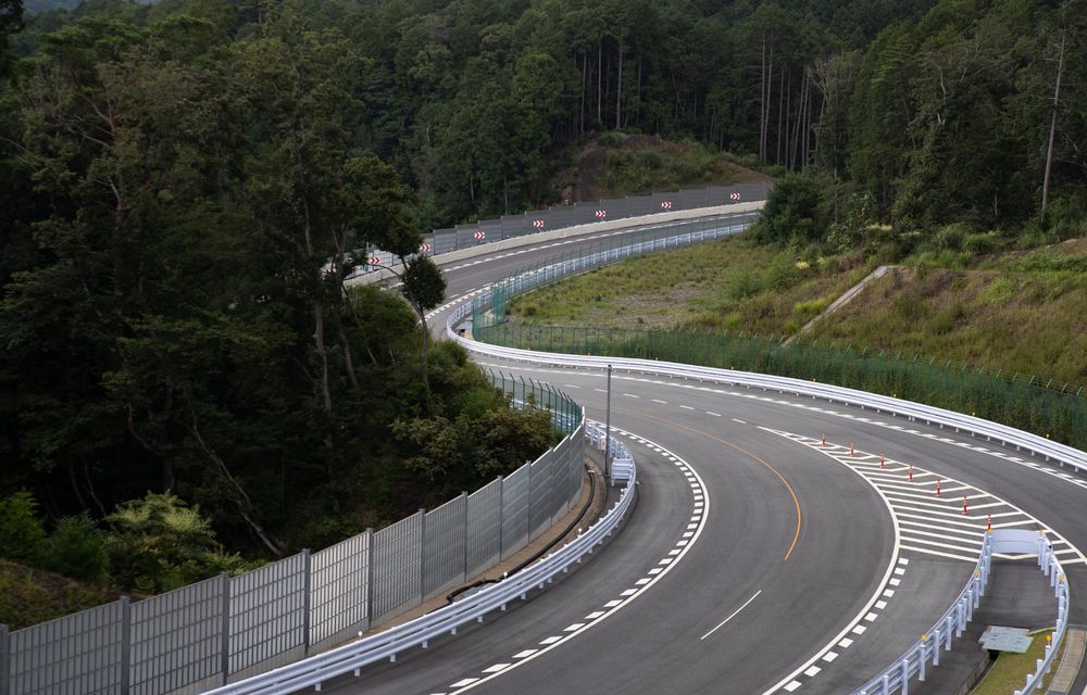 Lexus a inaugurat un sediu nou, cu ocazia împlinirii a 35 de ani de existență - Poza 7