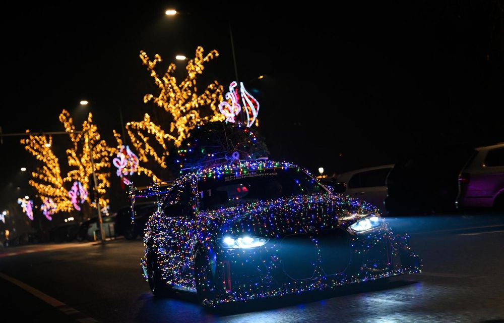 „Elsa” în haine de sărbătoare: BMW i4 Racing testat de Moș Crăciun pe străzile din Brașov - Poza 1