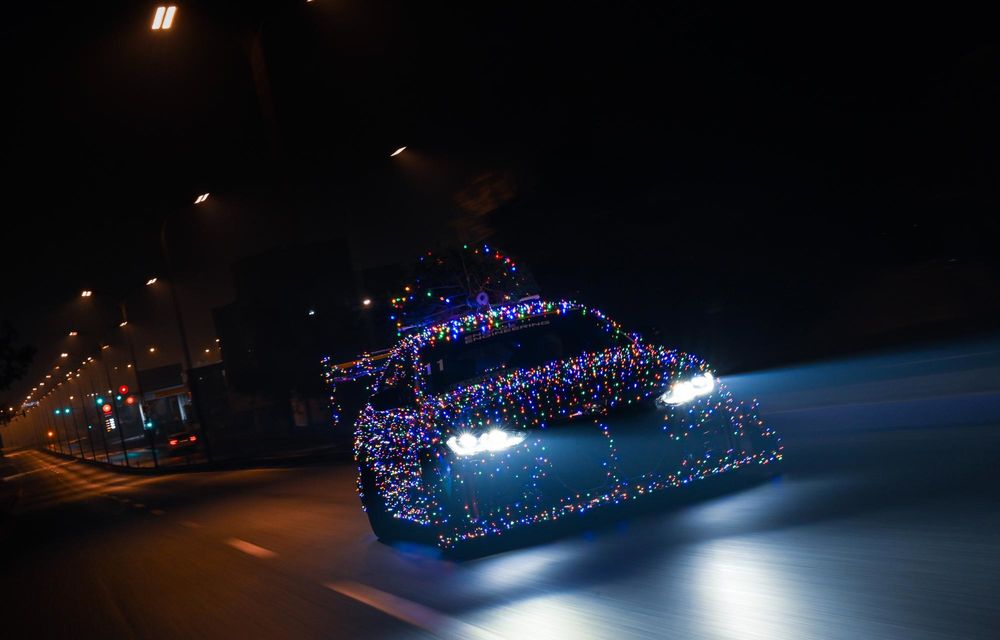 „Elsa” în haine de sărbătoare: BMW i4 Racing testat de Moș Crăciun pe străzile din Brașov - Poza 6