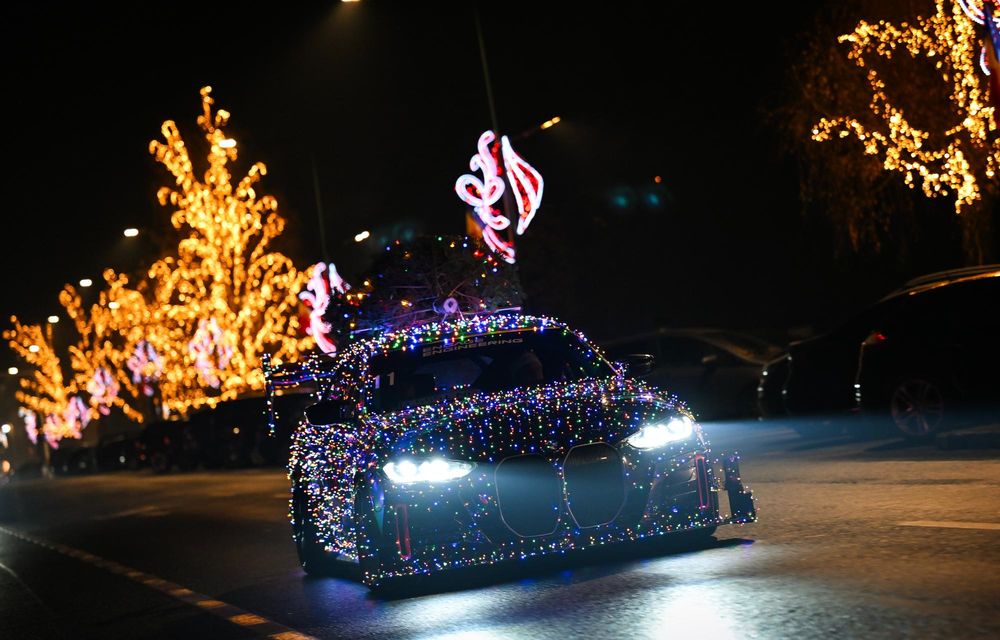 „Elsa” în haine de sărbătoare: BMW i4 Racing testat de Moș Crăciun pe străzile din Brașov - Poza 15